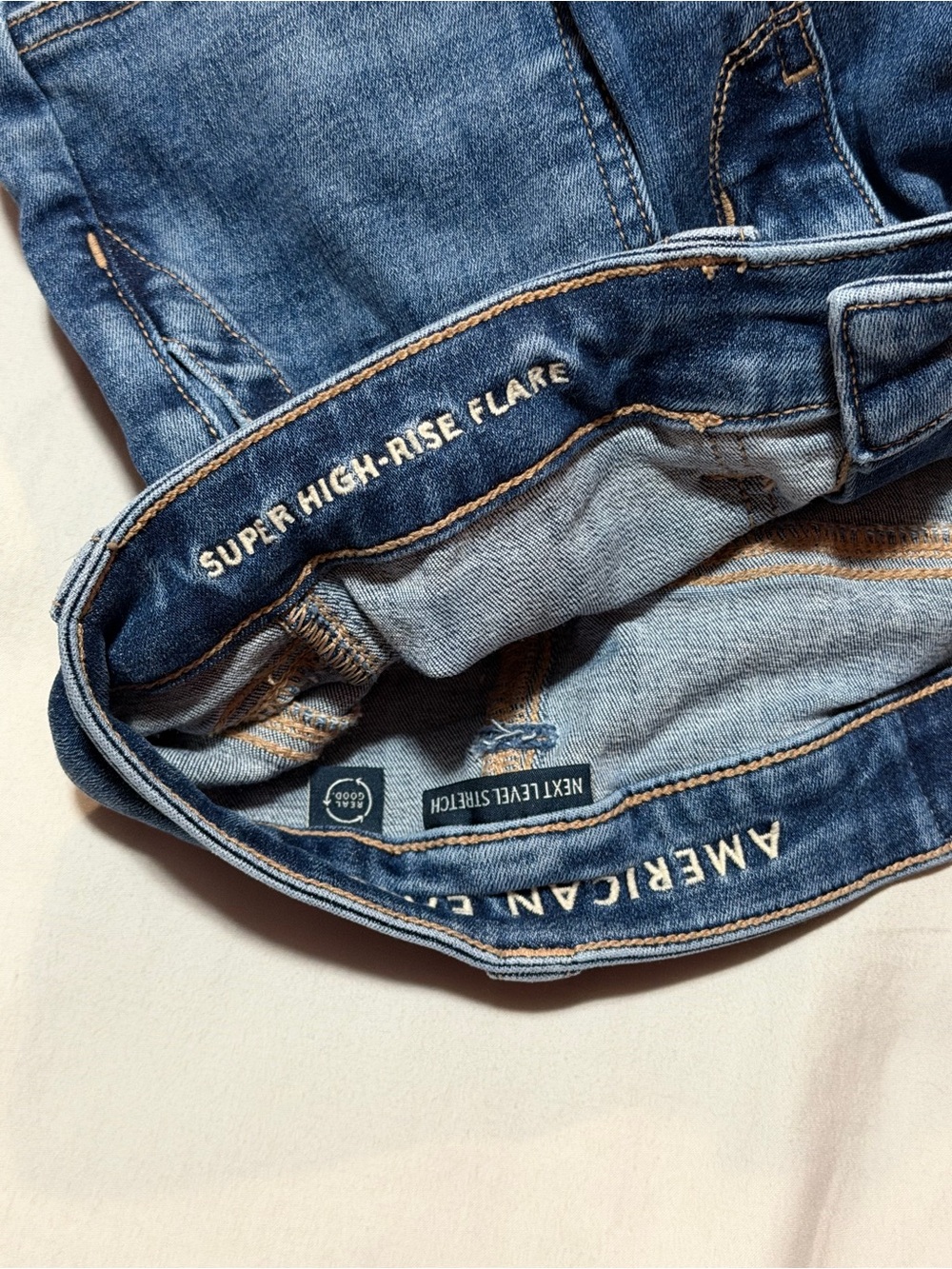 American Eagle Outfitters Super High Rise Medium Vintage Flare Jeans Size 2 - Picture 8 of 13